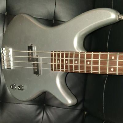 Ibanez GSR100 4String Bass Guitar  White  Great Condition - Thumbnail 5