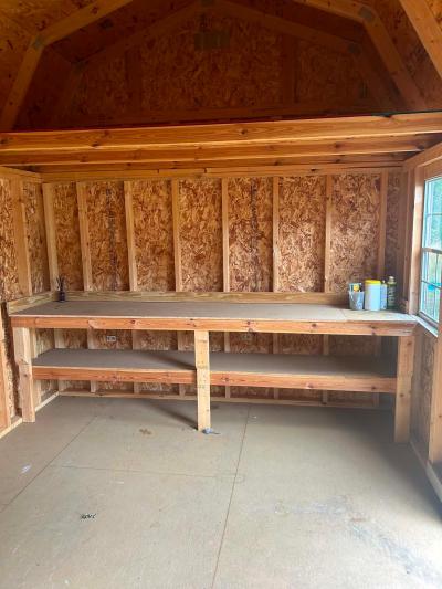 wooded storage shed - Thumbnail 3