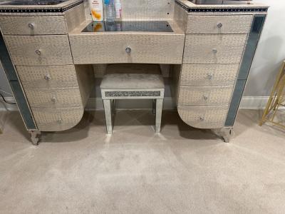 Vanity no mirror no chair very good quality purchased at Ra