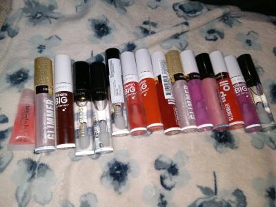 LipGloss and makeup brushes - Thumbnail 2