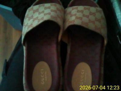 GUCCI SLIDES WOMENS SIZE 9 - Thumbnail 2