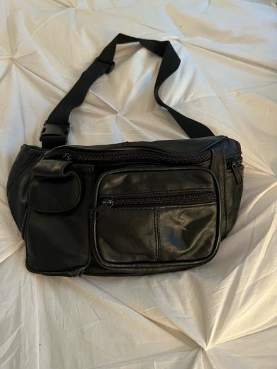 Black leather Fanny pack good condition
