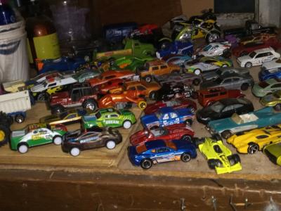100 Hot Wheel Cars