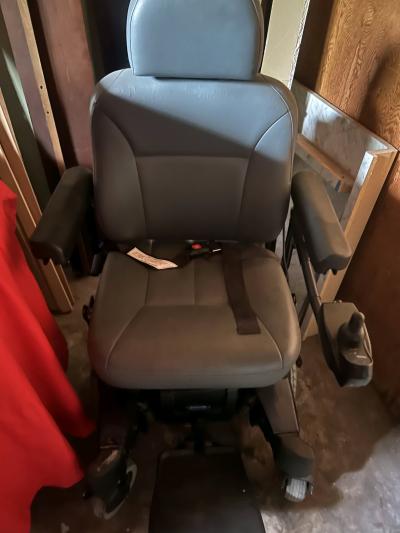 scooter chair with joystick may need new battery not sure - Thumbnail 3