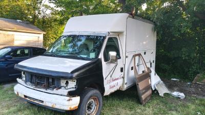 1999 Ford E350 Econoline truck