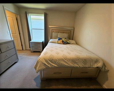 Great Deal Queen Bedroom Set for Sale