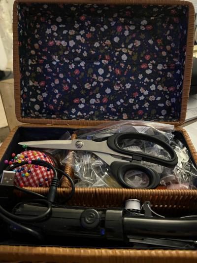 Hand held sewing machine kit never used - Thumbnail 2