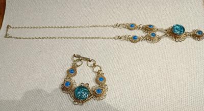 Beautiful assorted necklace lot