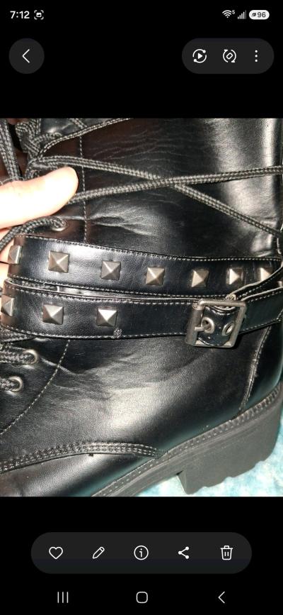 ladys 9 black boots worn but still in great shape - Thumbnail 4