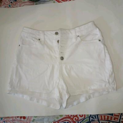 White Shorts - Thumbnail 2
