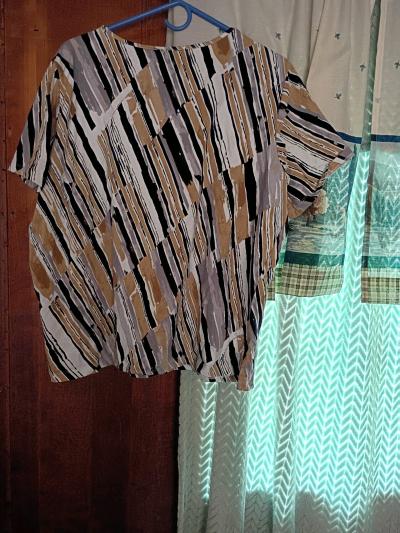 a blouse I never wore been in a drawer size XL - Thumbnail 3
