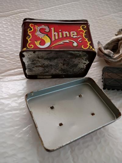 1950 vintage shoe shine box with cloth and brush - Thumbnail 8