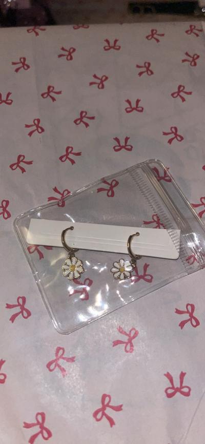 gold tone small hoop daisy earrings