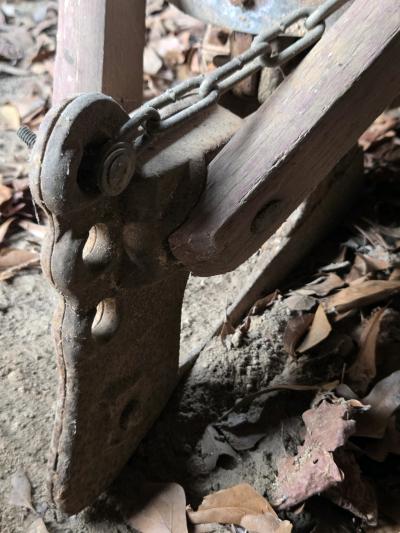 old seed spreader with potential for art - Thumbnail 7