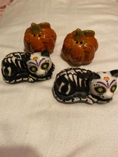 Halloween Salt and pepper shakers