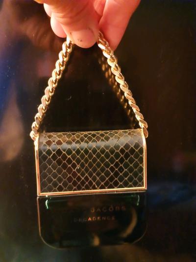 distant Marc Jacobs cologne for women