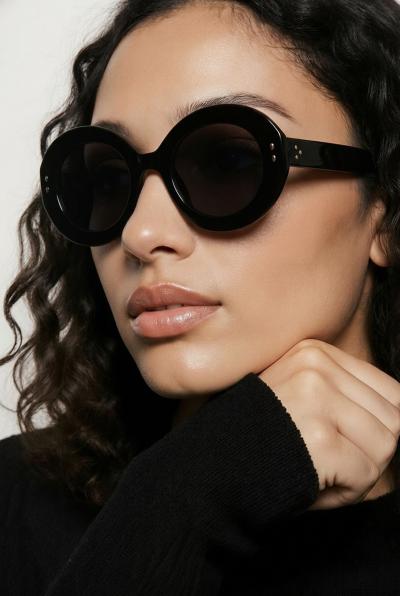 black fashion sunglasses mint condition