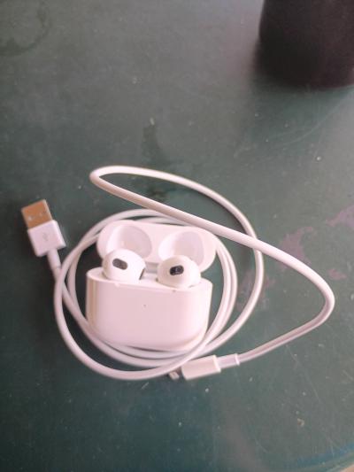 brand new Airpods 3rd gen comes with charger and earbuds - Thumbnail 4