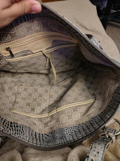 Marc Fisher hand bag too big for me - Thumbnail 4