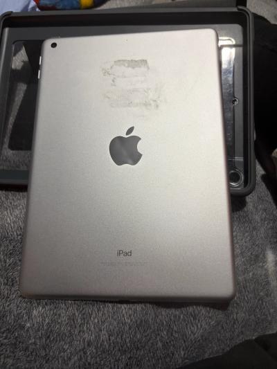Apple 5th generation iPad - Thumbnail 3