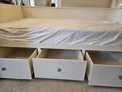 White daybed with 3 drawers expands to double bed - Thumbnail 4