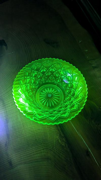 Uranium Green Glass Bowl - Thumbnail 2