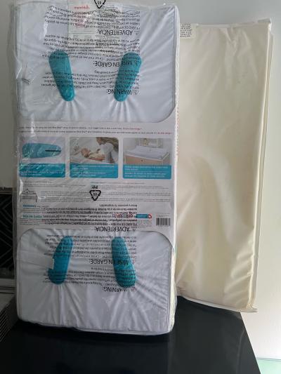 Munchkin changing pad new - Thumbnail 2