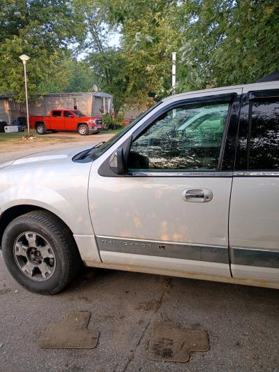 2010 Lincoln navigator l fully loaded - Thumbnail 3