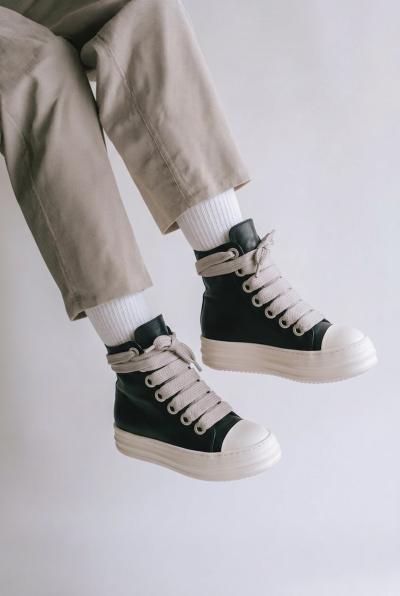 cute black fashion sneak size 8 like