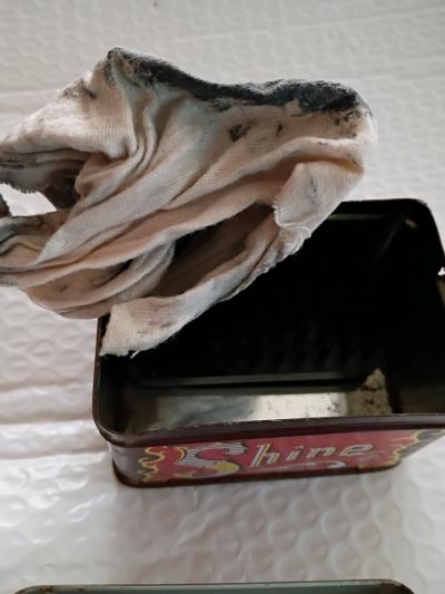 1950 vintage shoe shine box with cloth and brush - Thumbnail 10
