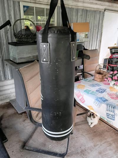 black 75 pound punching bag