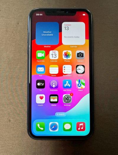 iPhone with Dual Rear Cameras BlackBrand AppleModel iPhone e