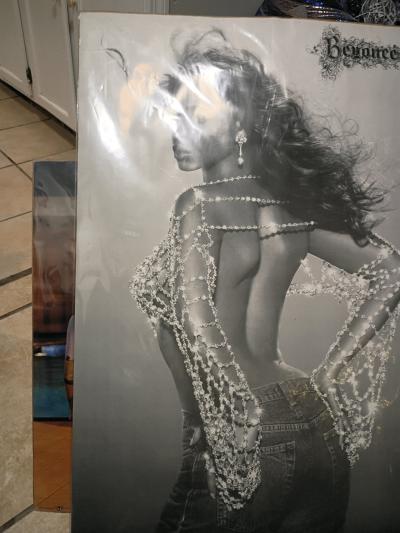 beyonc post good condition - Thumbnail 2