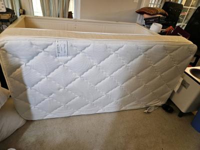 White daybed with 3 drawers expands to double bed - Thumbnail 8
