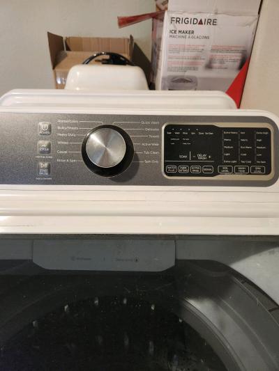 Midea fullsize washer and dryer set - Thumbnail 3
