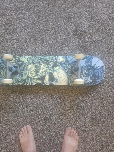 Oh  golly  look at this great quality skate bord - Thumbnail 2