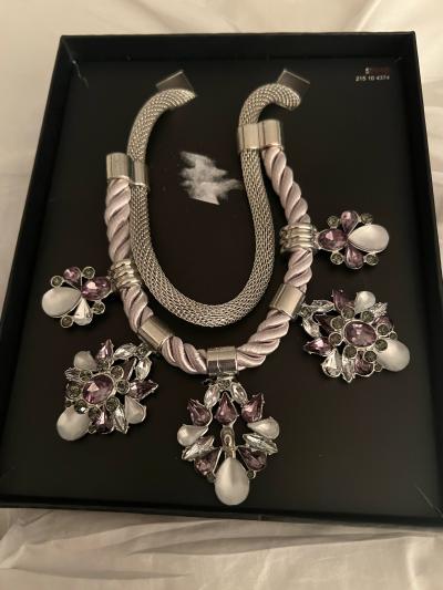 new necklace still in box - Thumbnail 2