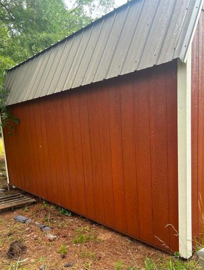 wooded storage shed - Thumbnail 7