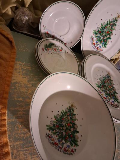 Two Sets of Fine China Dishes - Thumbnail 8