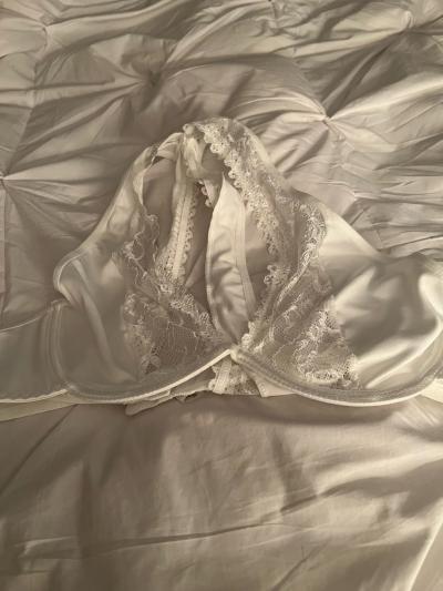 White bra lg never worn - Thumbnail 2