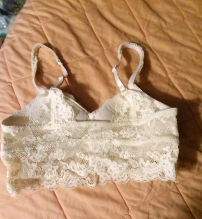 A Nice Sexy Womans White Lace Bra - Thumbnail 2