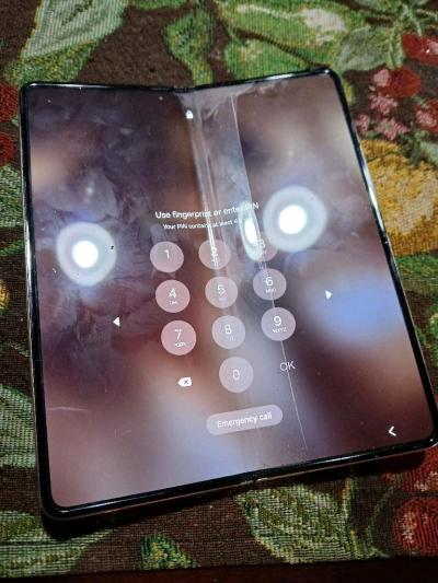 Samsung  galaxy Z fold 4