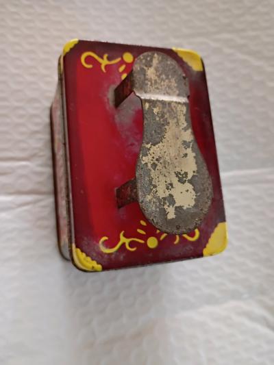 1950 vintage shoe shine box with cloth and brush