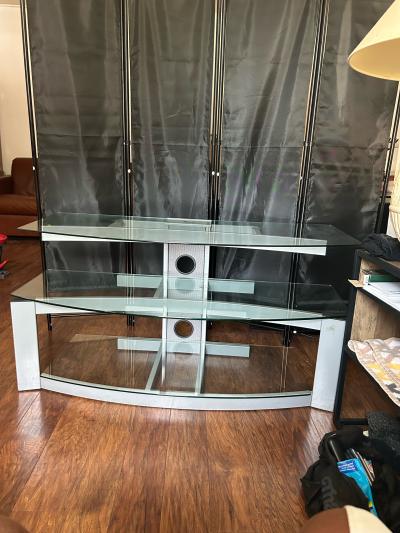 50LG smart TV with 3 tier metal and temper glass TV tablein - Thumbnail 4
