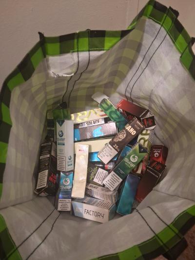 Vap with 30 refills only used twice - Thumbnail 5