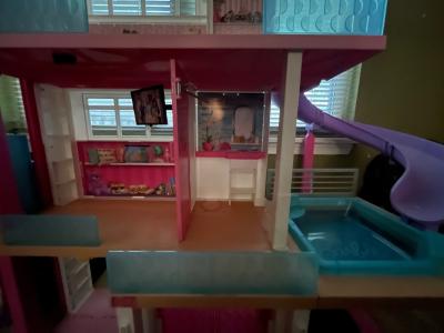 Barbie dream house with toys included - Thumbnail 9
