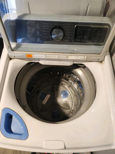 Midea fullsize washer and dryer set - Thumbnail 4