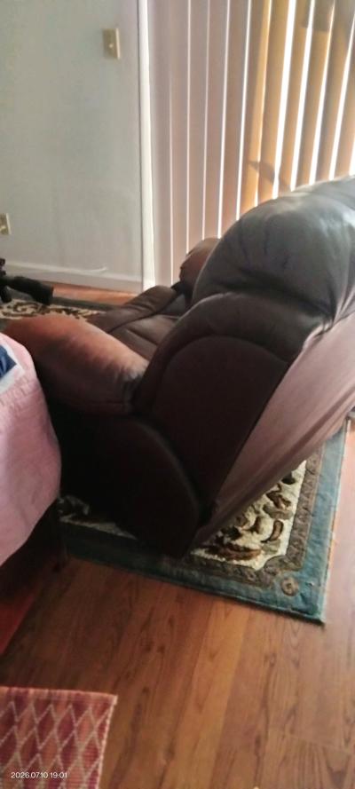 selling a couch - Thumbnail 3