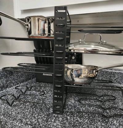 Adjustable pots and lids holder