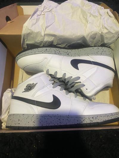 Jordan 1 Mid  White Cement
